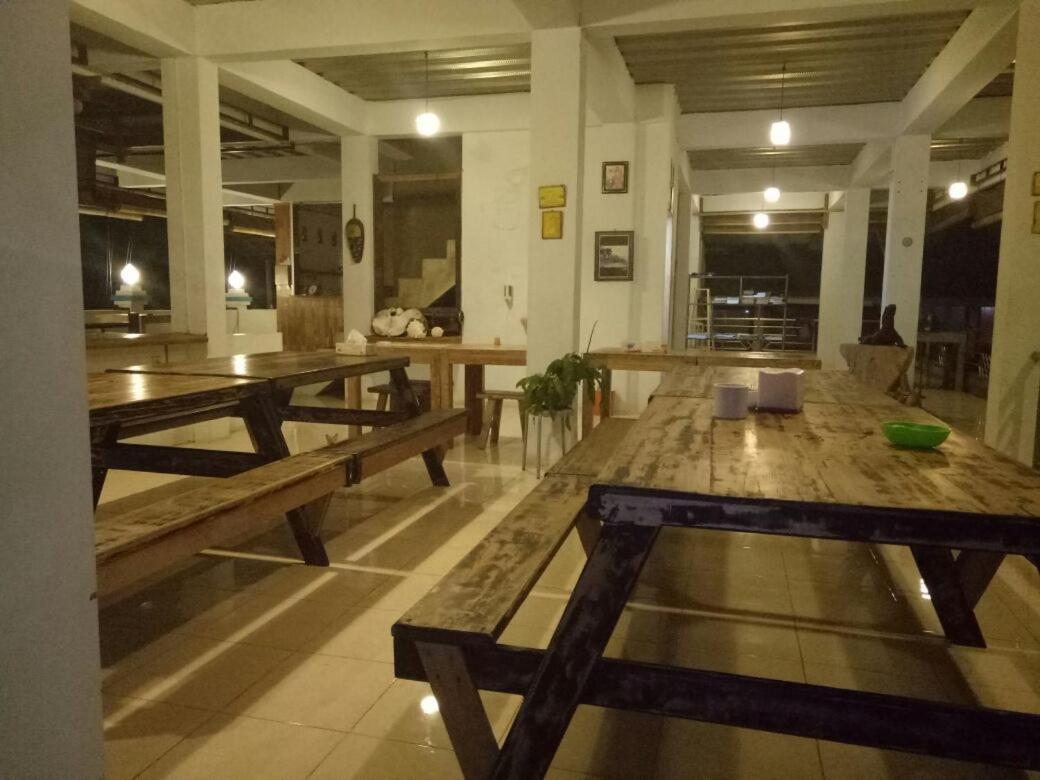 Bajo Sunset Hostel Labuan Bajo Exterior foto